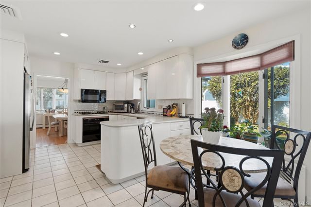 2 Amherst Place, Massapequa, NY 11758
