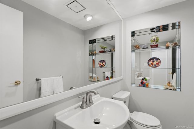 2 Amherst Place, Massapequa, NY 11758