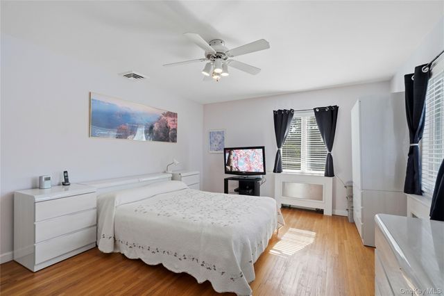 2 Amherst Place, Massapequa, NY 11758