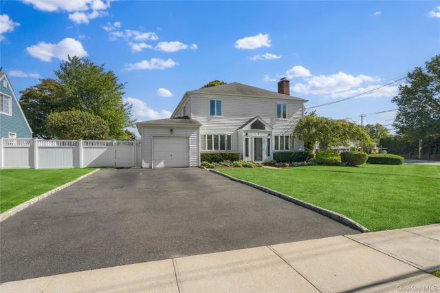 2 Amherst Place, Massapequa, NY 11758