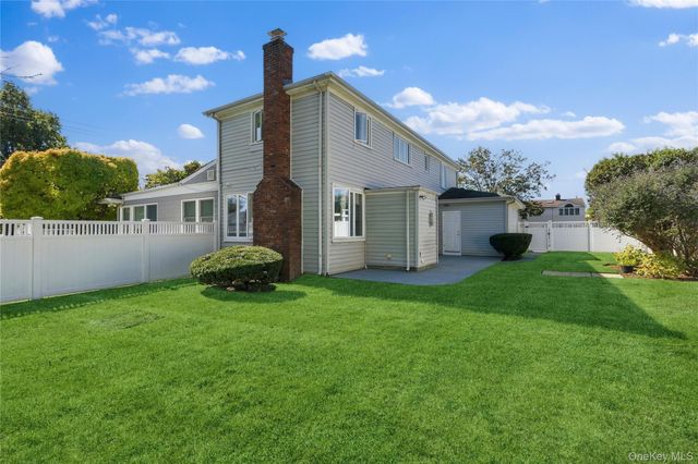 2 Amherst Place, Massapequa, NY 11758
