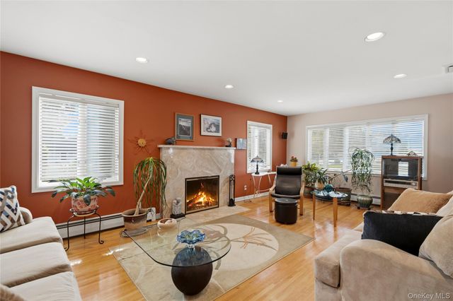 2 Amherst Place, Massapequa, NY 11758