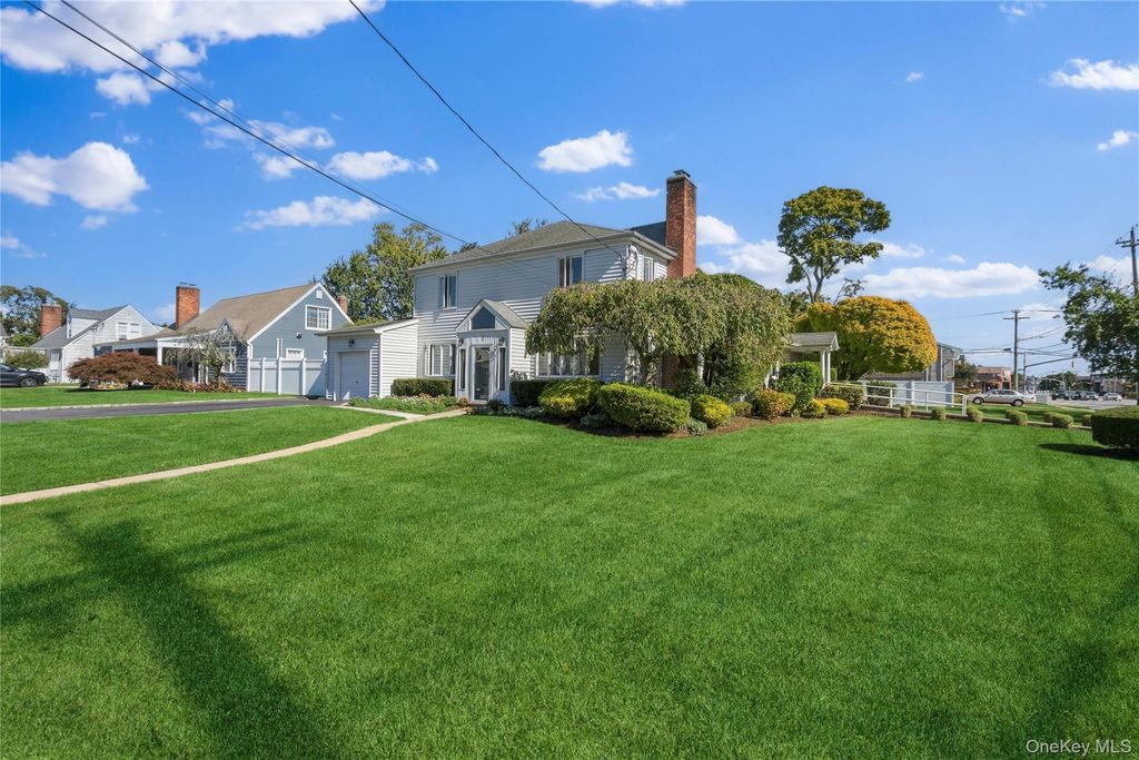 2 Amherst Place, Massapequa, NY 11758 — photo 4