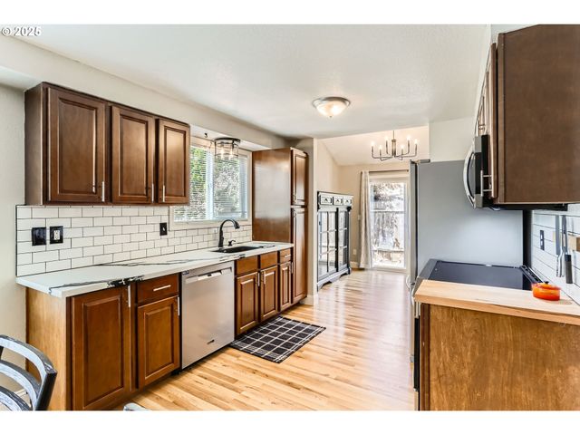 319 Ne HYDE Cir, Hillsboro, OR 97124