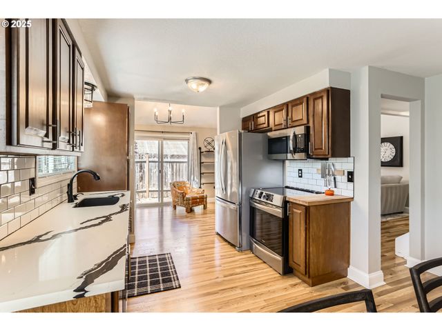319 Ne HYDE Cir, Hillsboro, OR 97124