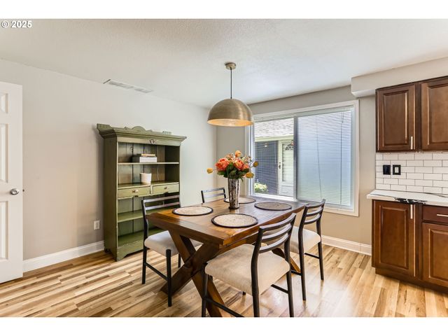 319 Ne HYDE Cir, Hillsboro, OR 97124