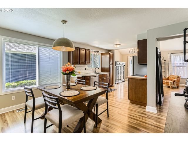 319 Ne HYDE Cir, Hillsboro, OR 97124
