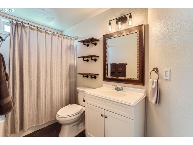 319 Ne HYDE Cir, Hillsboro, OR 97124