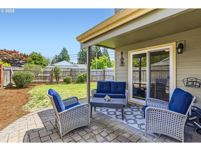 319 Ne HYDE Cir, Hillsboro, OR 97124