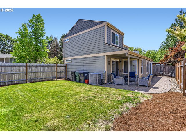 319 Ne HYDE Cir, Hillsboro, OR 97124
