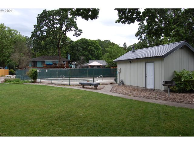 319 Ne HYDE Cir, Hillsboro, OR 97124