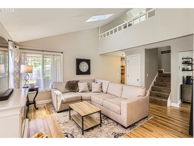 319 Ne HYDE Cir, Hillsboro, OR 97124