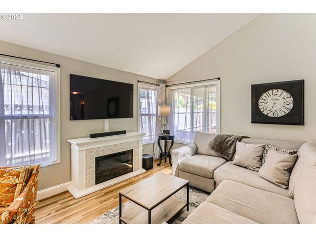319 Ne HYDE Cir, Hillsboro, OR 97124