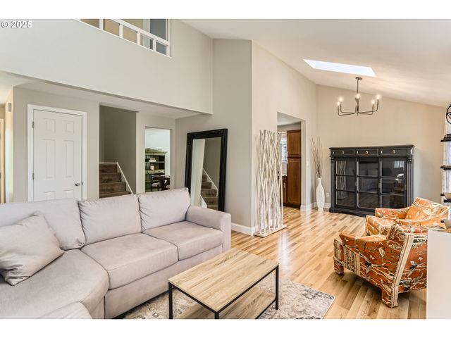319 Ne HYDE Cir, Hillsboro, OR 97124