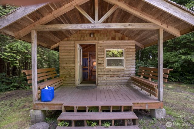 20860 Hoko-Ozette Rd, Clallam Bay, WA 98326