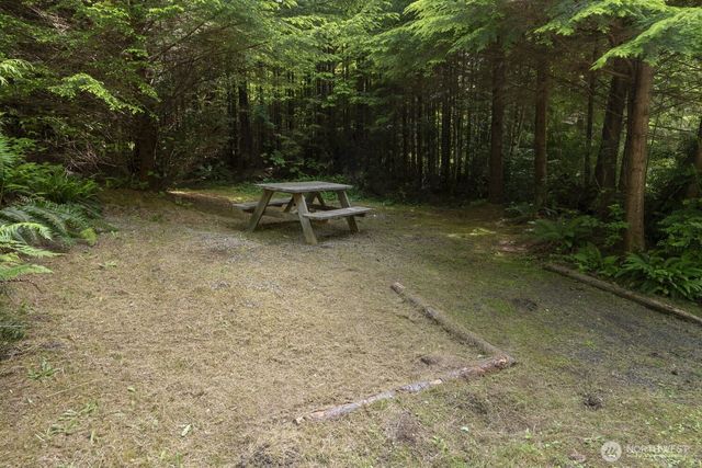 20860 Hoko-Ozette Rd, Clallam Bay, WA 98326