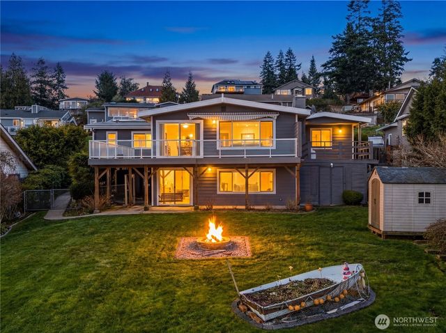 704 Flintstone Drive, Camano Island, WA 98282