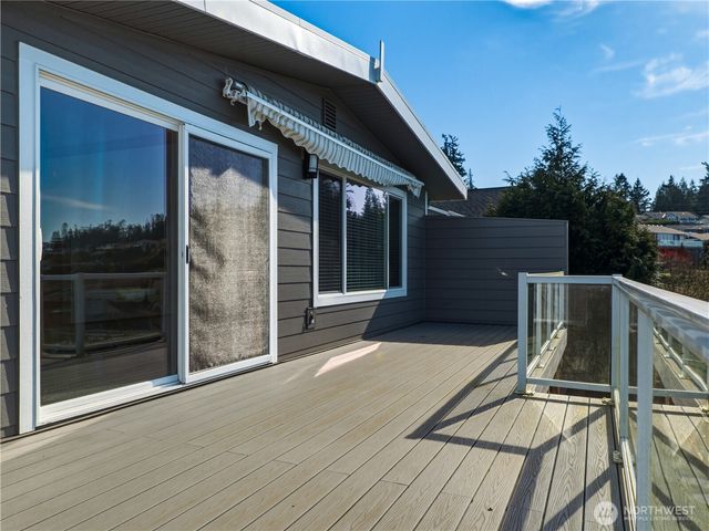 704 Flintstone Drive, Camano Island, WA 98282