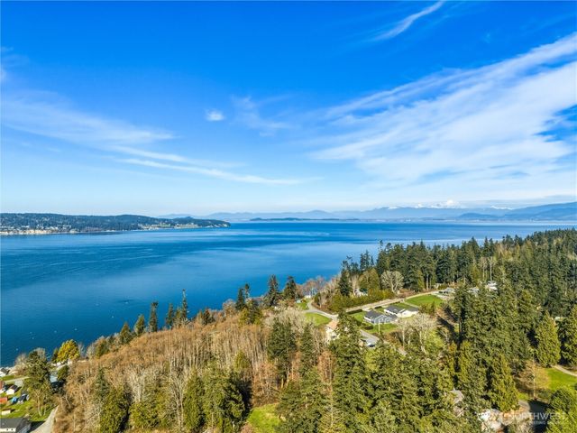 704 Flintstone Drive, Camano Island, WA 98282