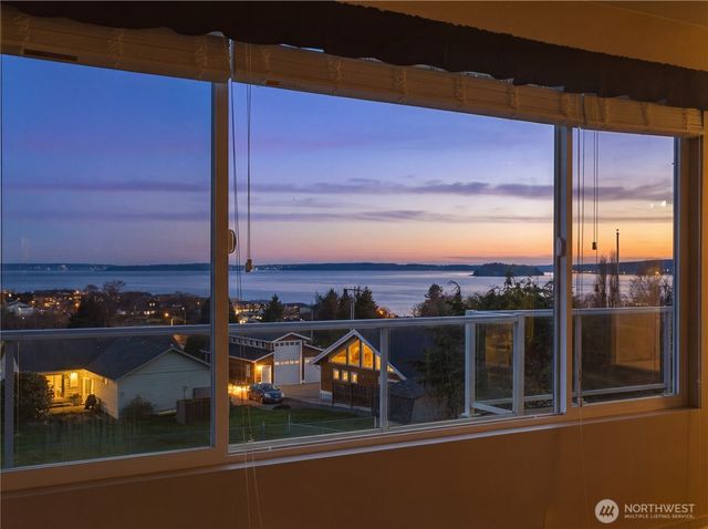 704 Flintstone Drive, Camano Island, WA 98282