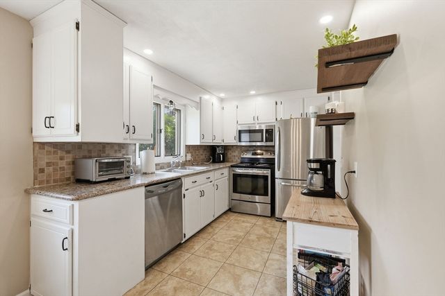 25 Paulson Dr, West Springfield, MA 01089