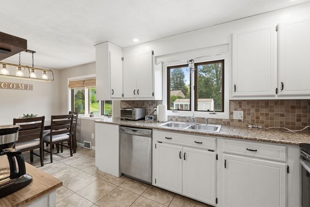 25 Paulson Dr, West Springfield, MA 01089