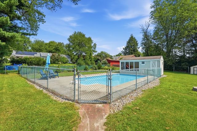 25 Paulson Dr, West Springfield, MA 01089