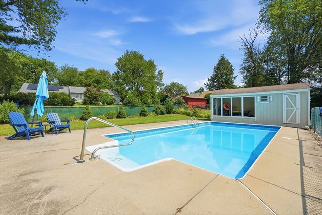 25 Paulson Dr, West Springfield, MA 01089