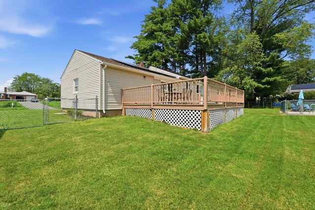 25 Paulson Dr, West Springfield, MA 01089