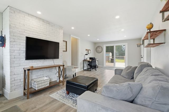 25 Paulson Dr, West Springfield, MA 01089
