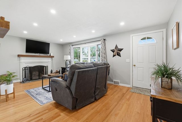 25 Paulson Dr, West Springfield, MA 01089