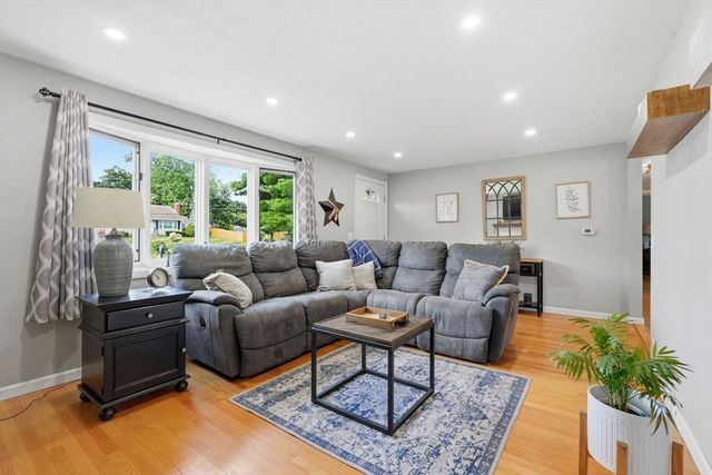 25 Paulson Dr, West Springfield, MA 01089