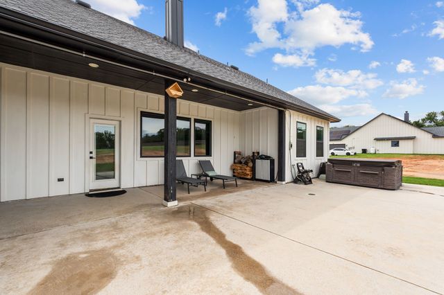 204 Zebrastone Way, Poolville, TX 76487