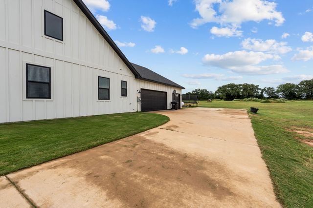 204 Zebrastone Way, Poolville, TX 76487