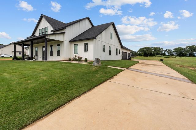 204 Zebrastone Way, Poolville, TX 76487