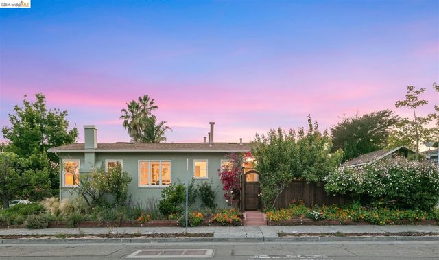 1385 Francisco St, Berkeley, CA 94702
