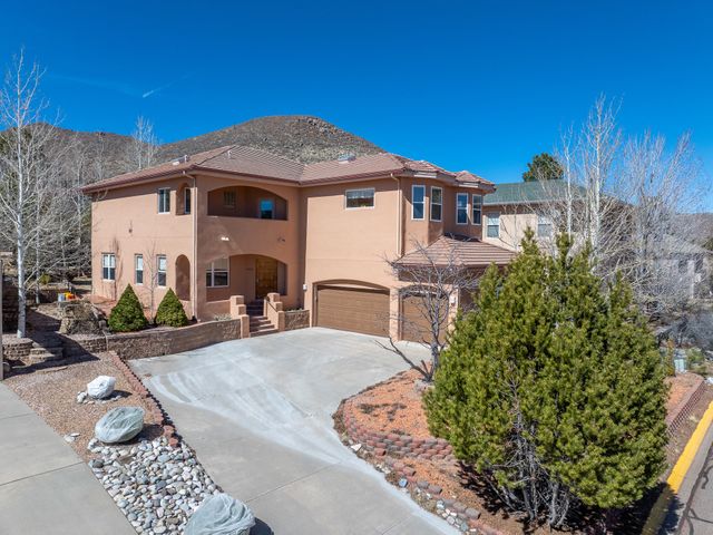 5705 Quemazon, Los Alamos, NM 87544