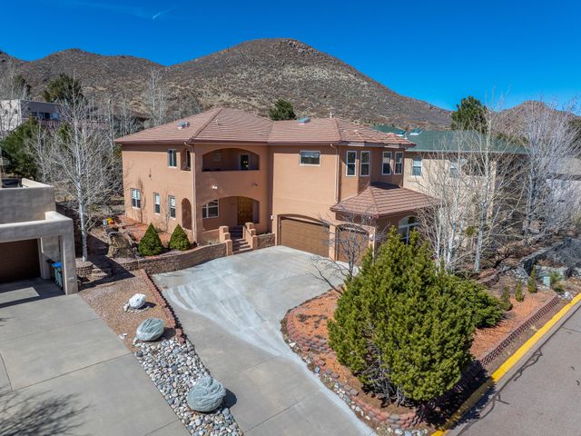 5705 Quemazon, Los Alamos, NM 87544