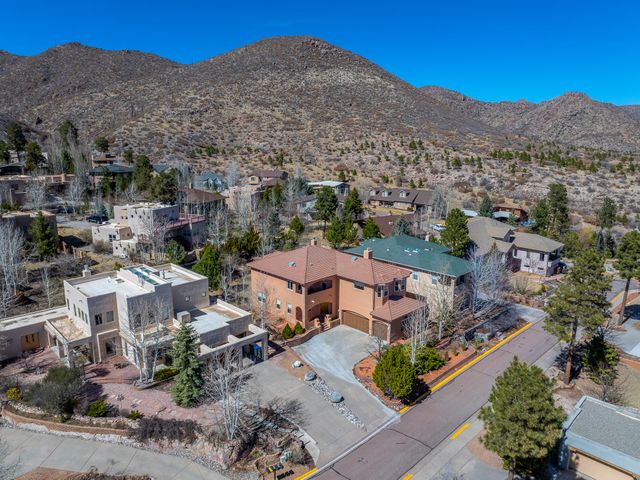 5705 Quemazon, Los Alamos, NM 87544