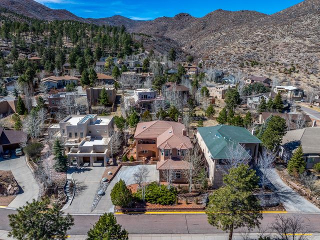 5705 Quemazon, Los Alamos, NM 87544