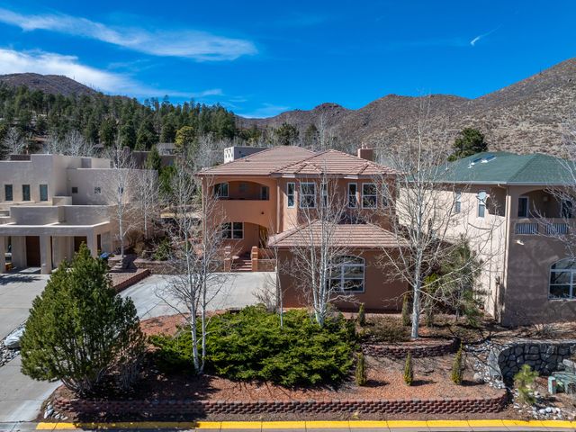 5705 Quemazon, Los Alamos, NM 87544