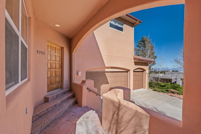 5705 Quemazon, Los Alamos, NM 87544