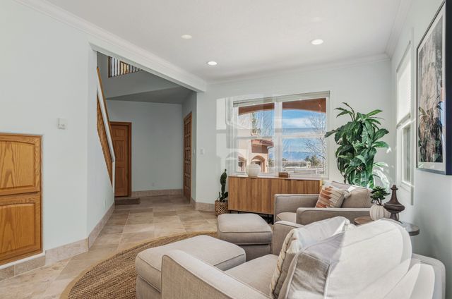 5705 Quemazon, Los Alamos, NM 87544