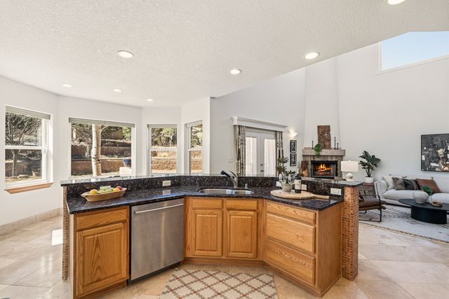 5705 Quemazon, Los Alamos, NM 87544