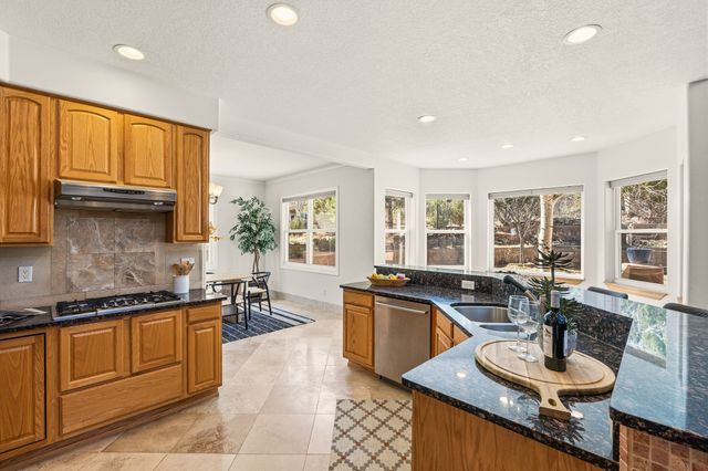 5705 Quemazon, Los Alamos, NM 87544