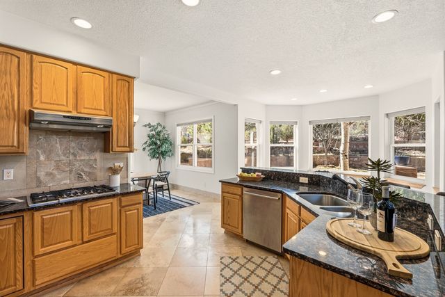 5705 Quemazon, Los Alamos, NM 87544