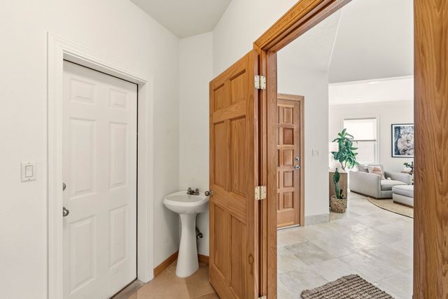 5705 Quemazon, Los Alamos, NM 87544