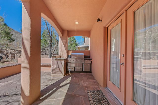 5705 Quemazon, Los Alamos, NM 87544