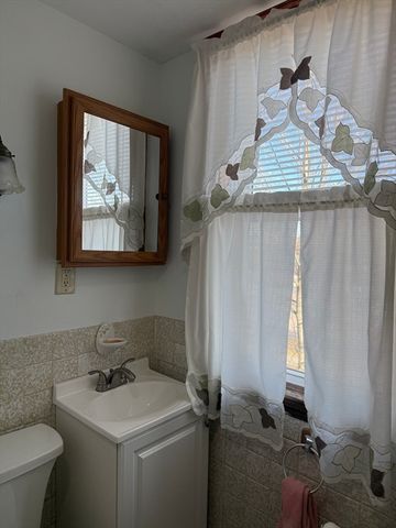 97 Courtland St 2, Worcester, MA 01602