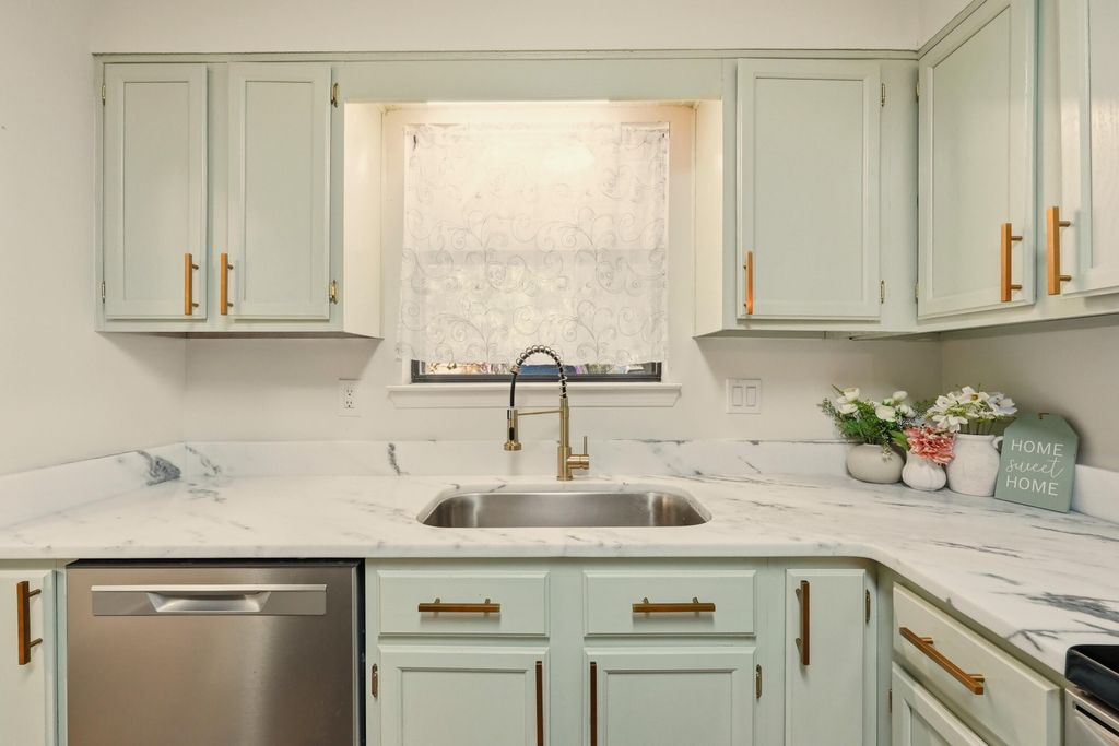 13 NW Poulton Drive UNIT F, Fort Walton Beach, FL 32548